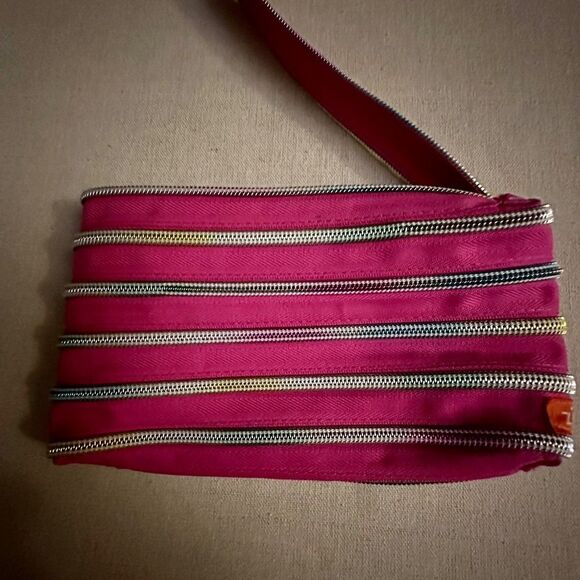 ZIP IT bright pink case pouch NWOT - Picture 2 of 8